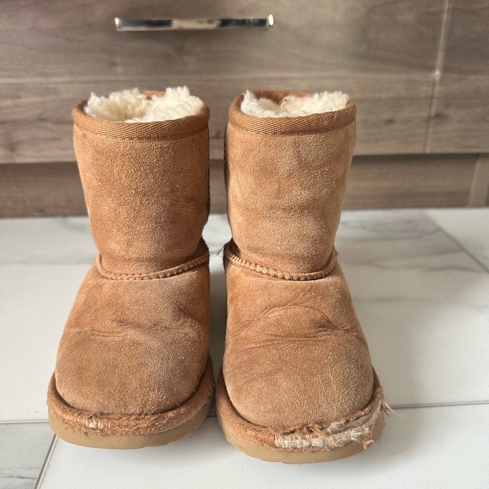 Ugg boots kids size 9